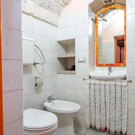 Orange House Apartment *