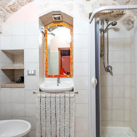Orange House Apartment
